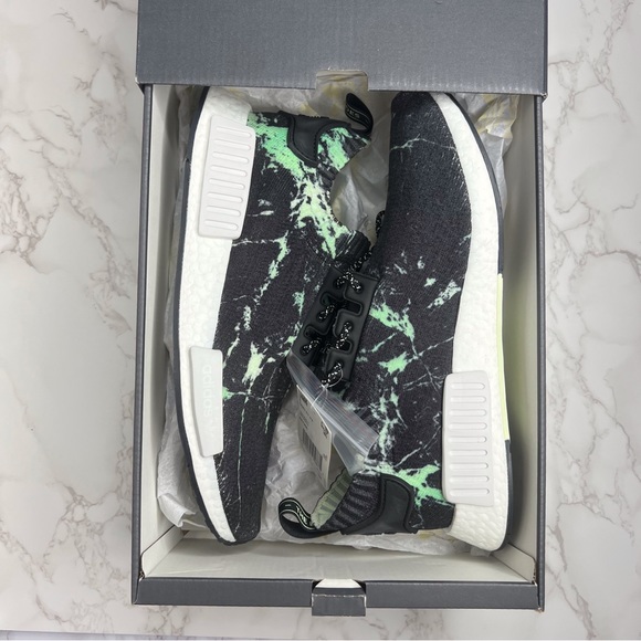 Adidas NMD R1 Primeknit - Picture 16 of 16